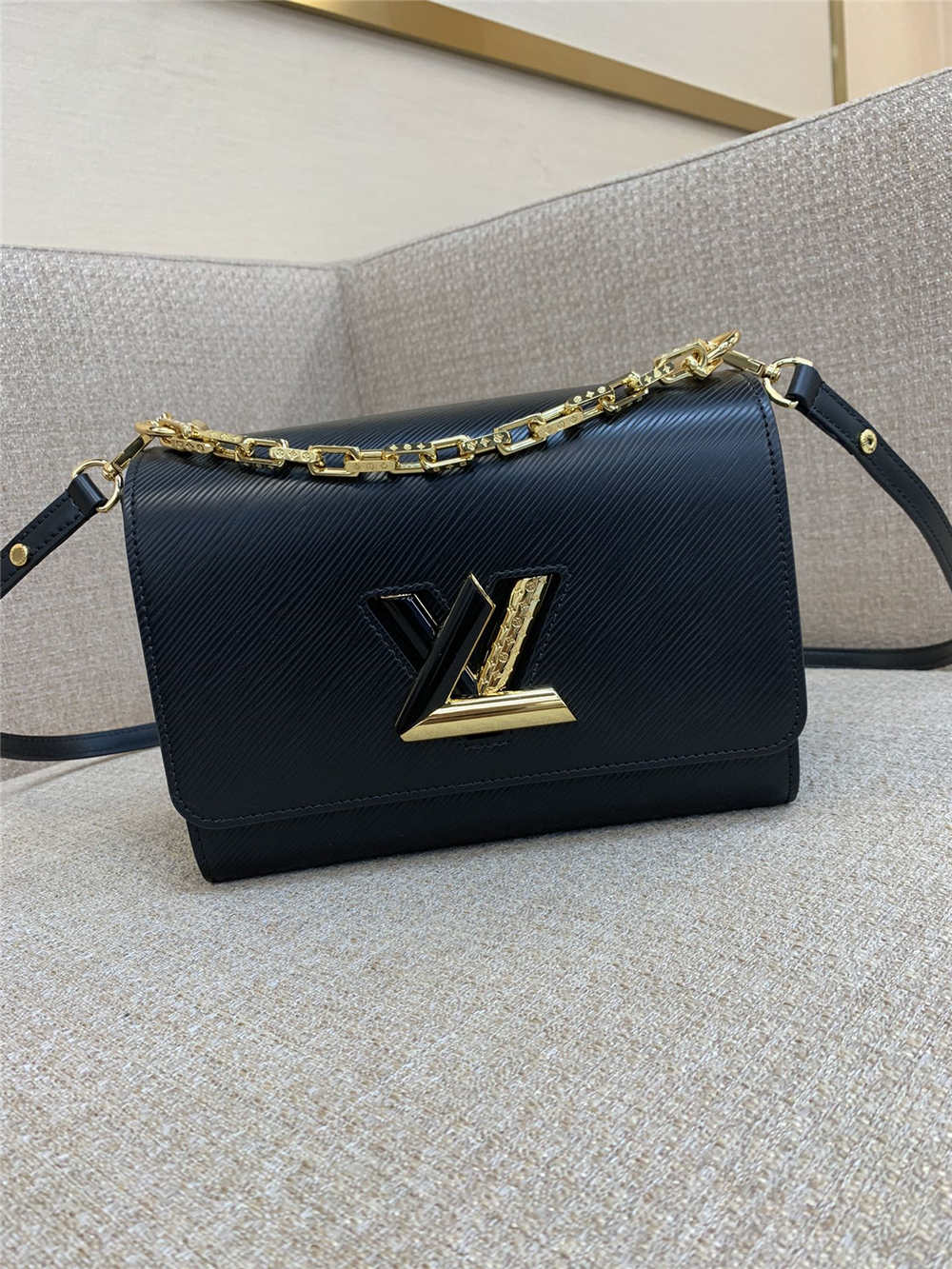 Louis Vuitton TWIST M24631 size：23x17x9.5cm 2025 new 